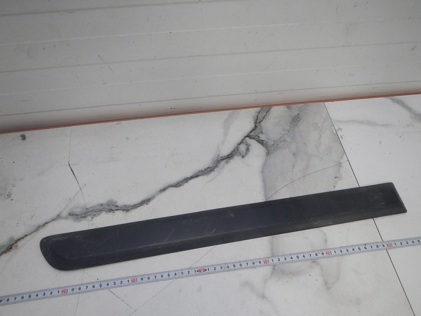 Молдинг задней правой двери