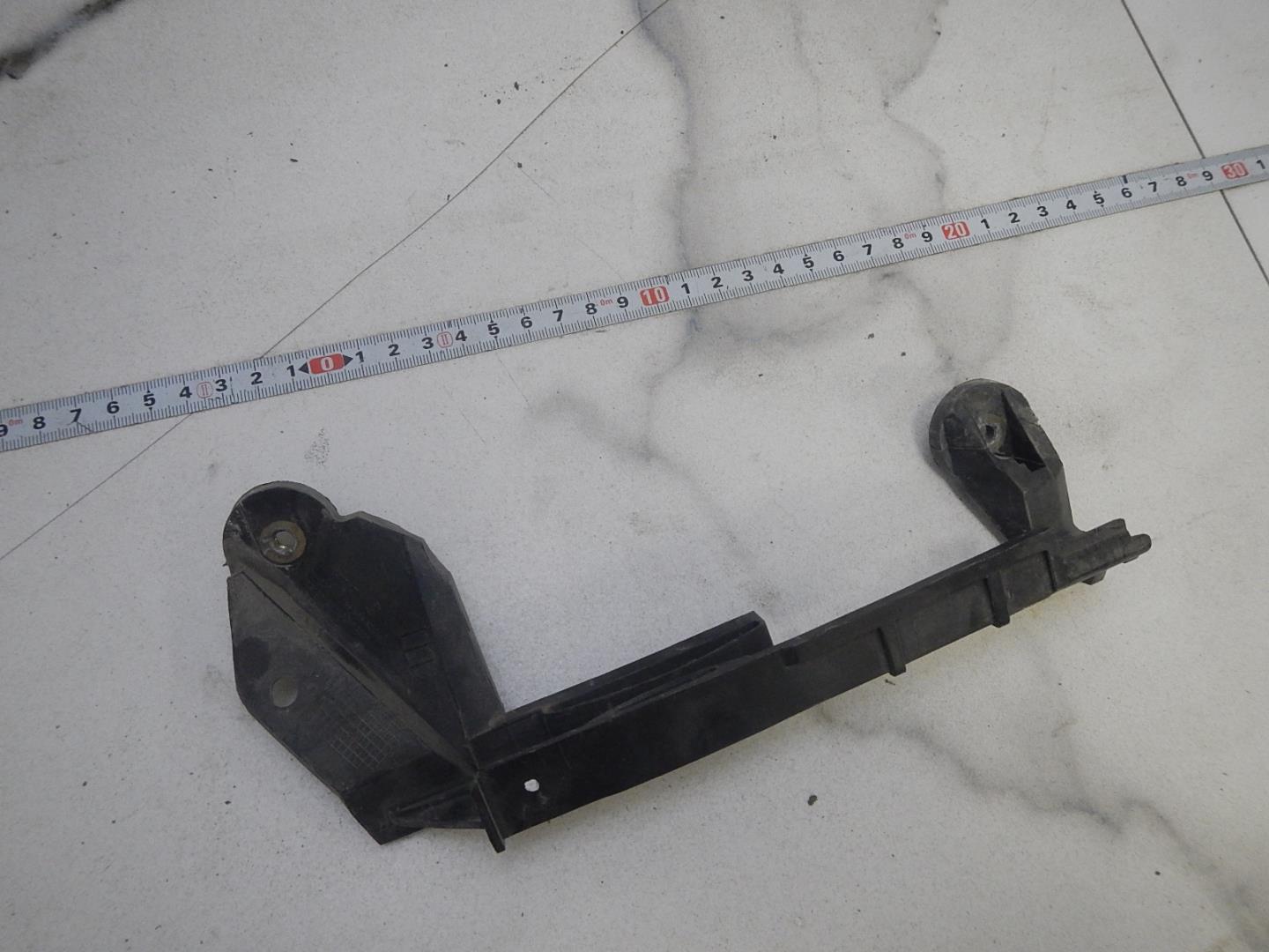 Направляющая стекла двери