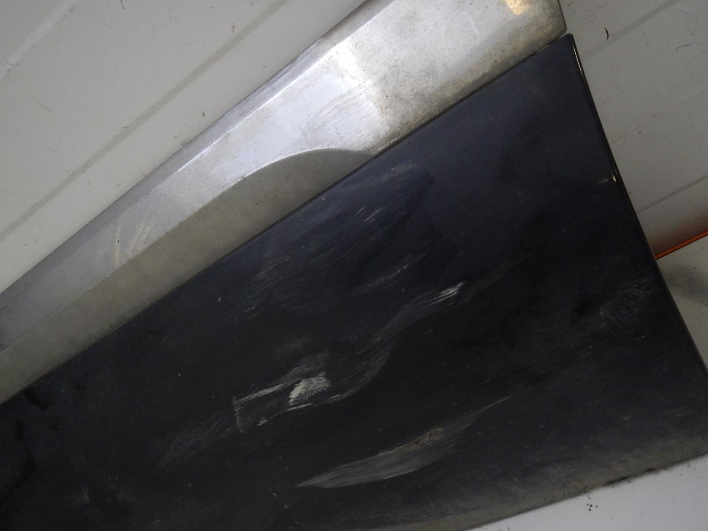 Молдинг задней левой двери