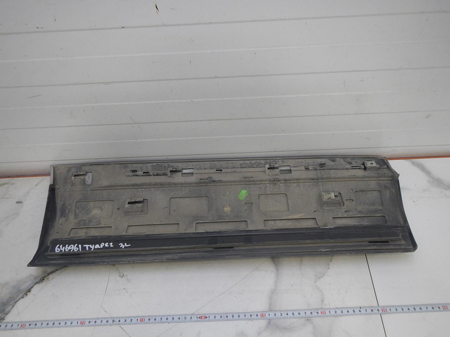 Молдинг задней левой двери