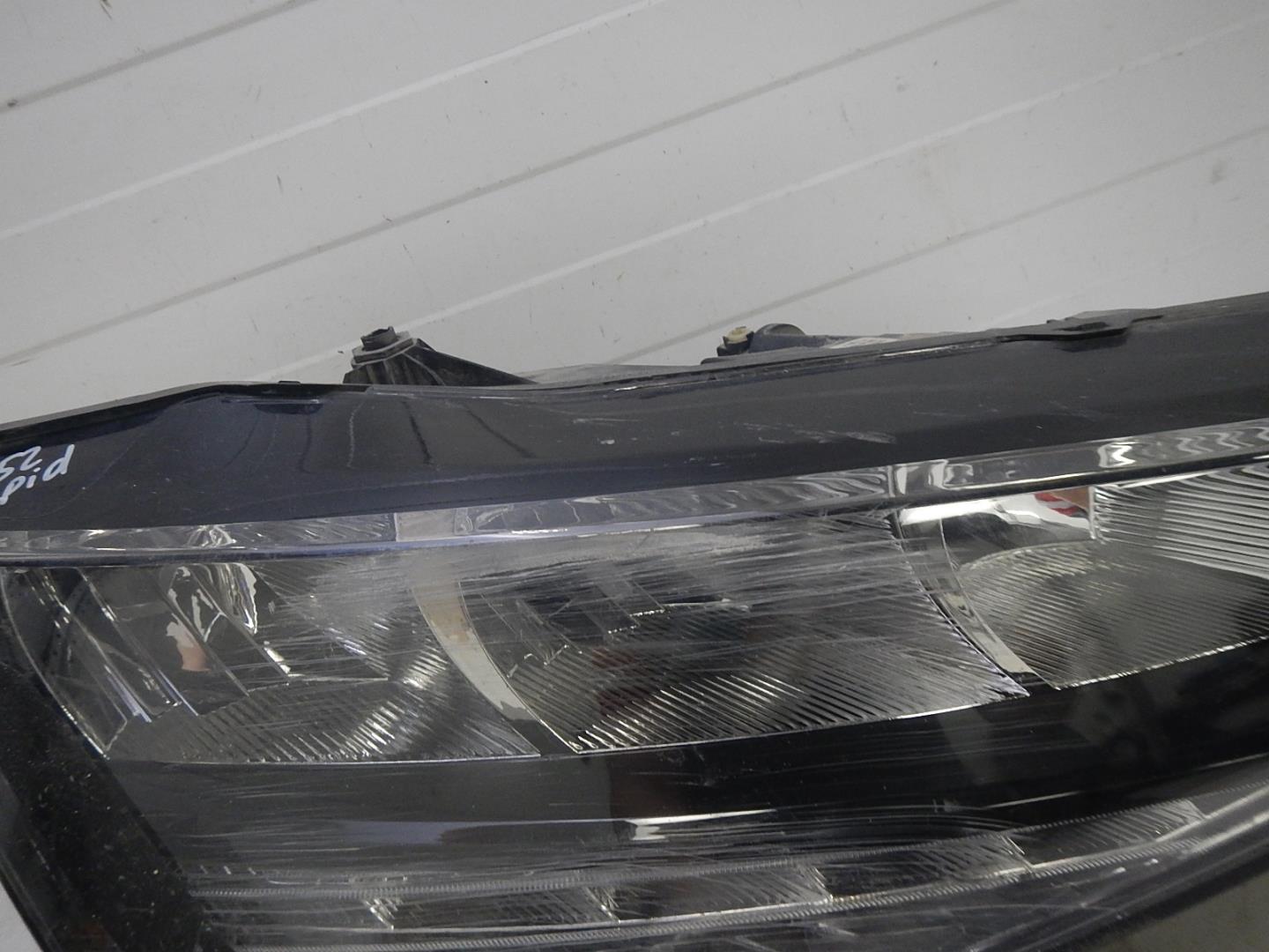 Фара правая