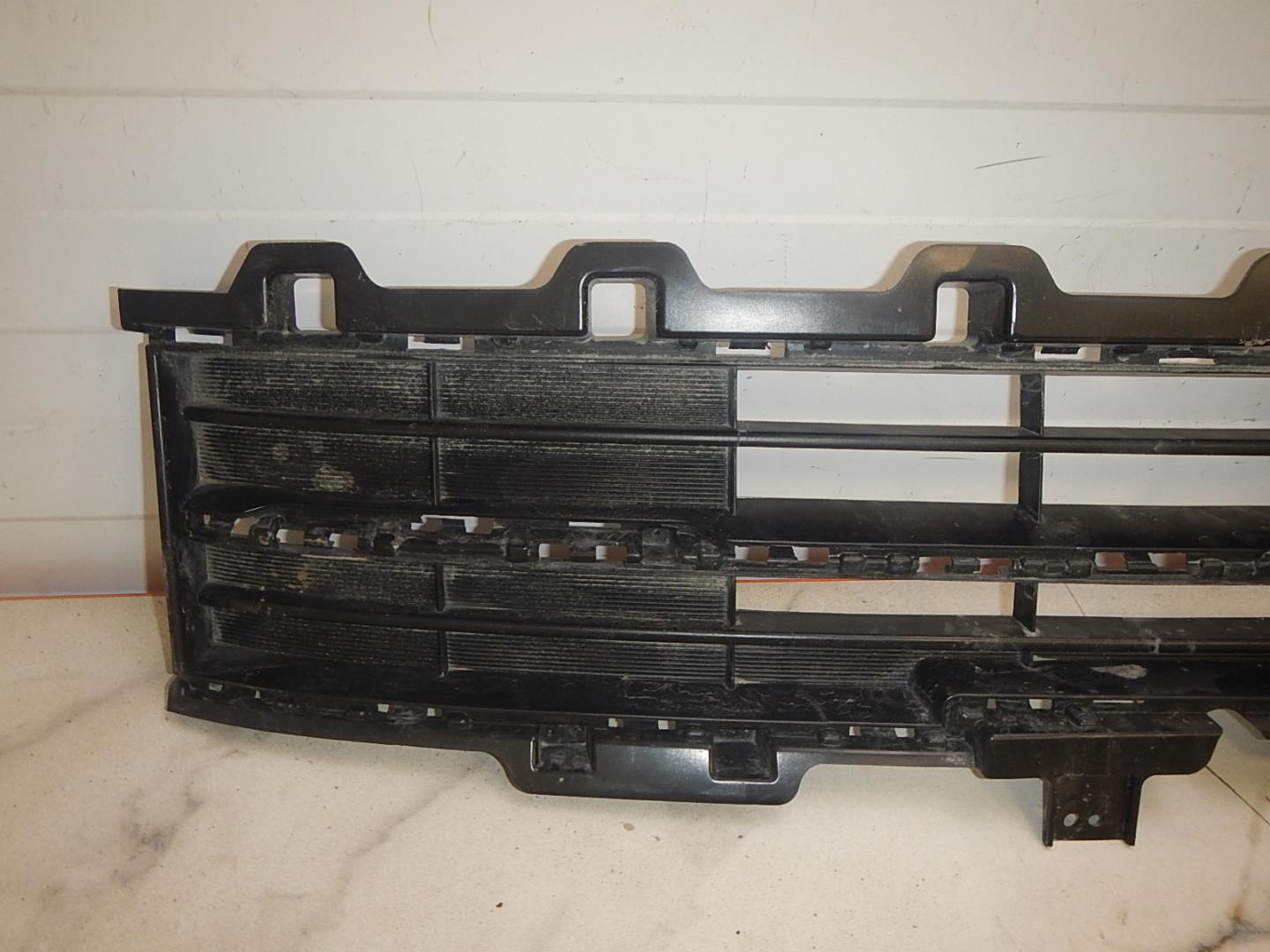 Решетка в бампер центральная