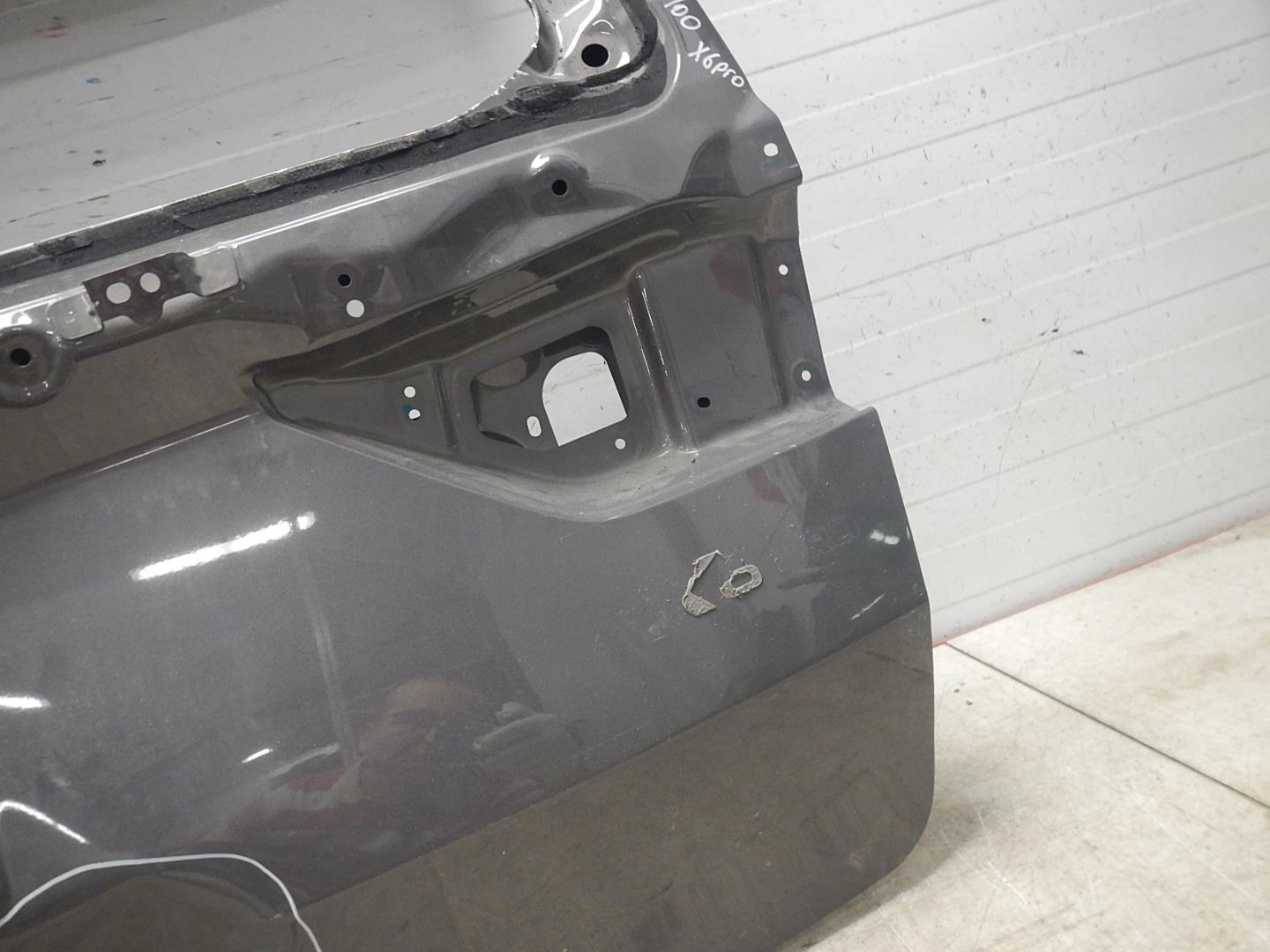 Дверь багажника