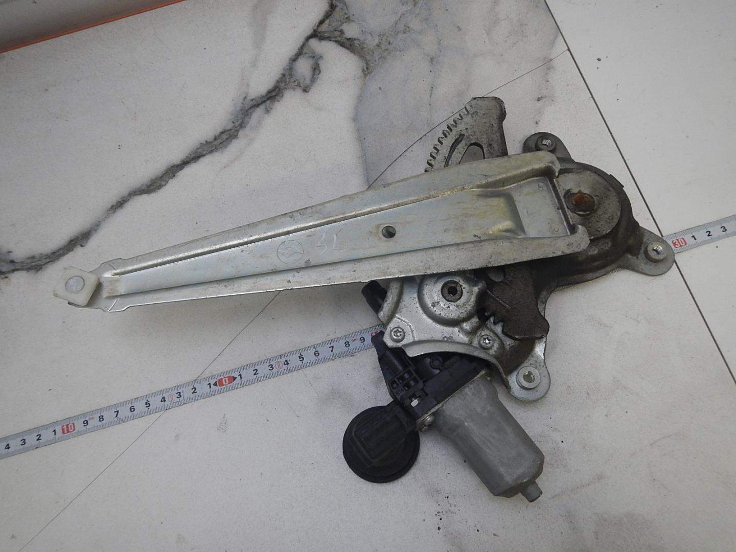 Стеклоподъемник электр. задний левый