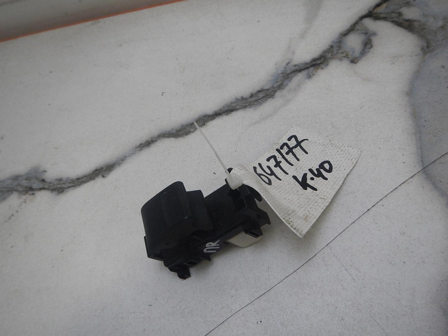 Кнопка стеклоподъемника