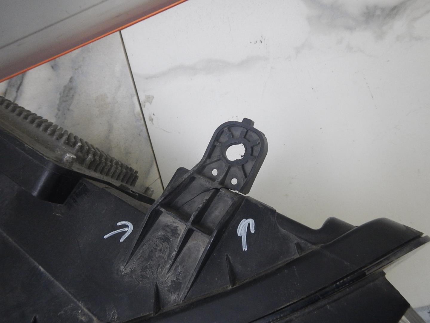 Фара правая