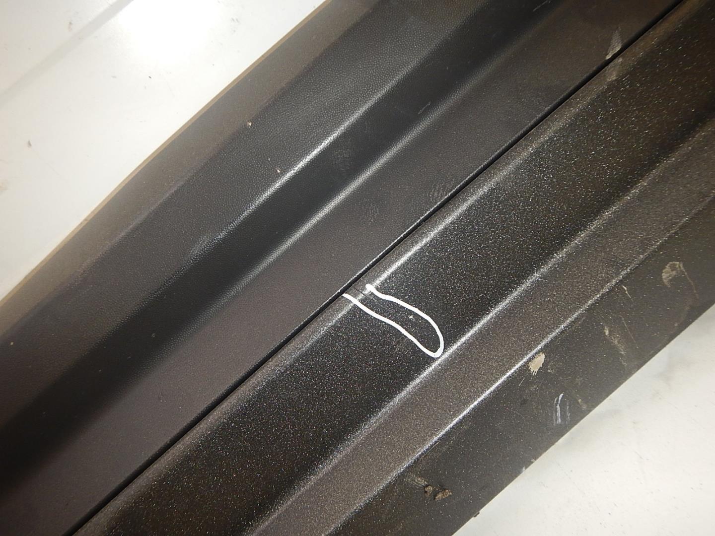 Молдинг передней левой двери