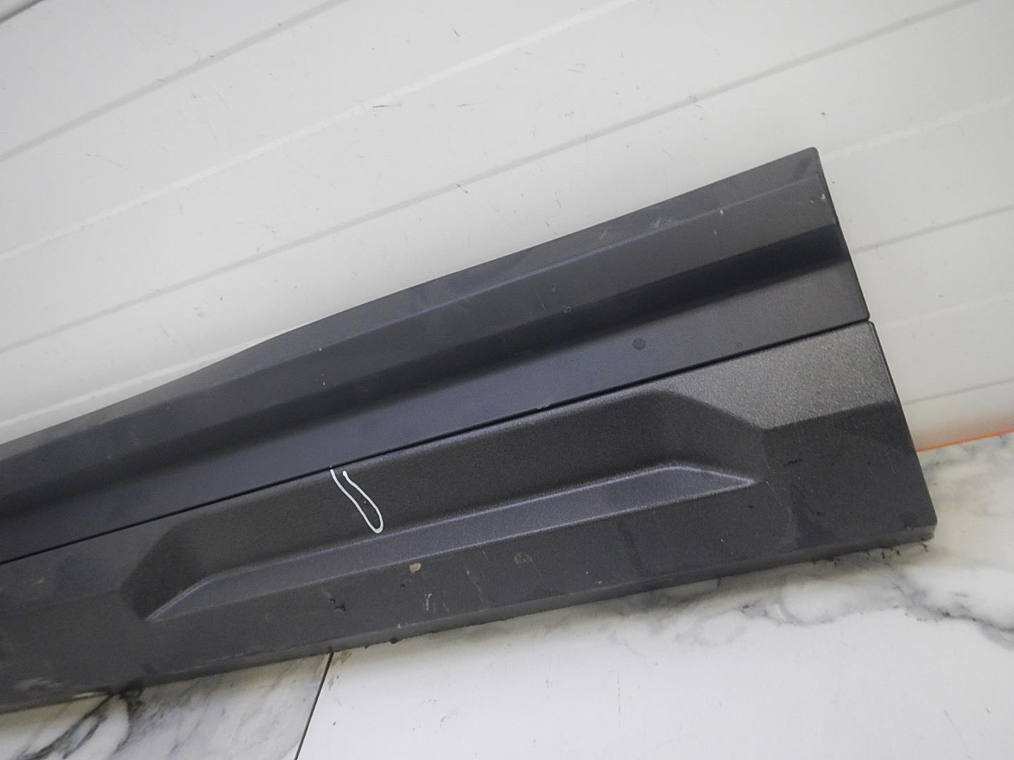 Молдинг передней левой двери