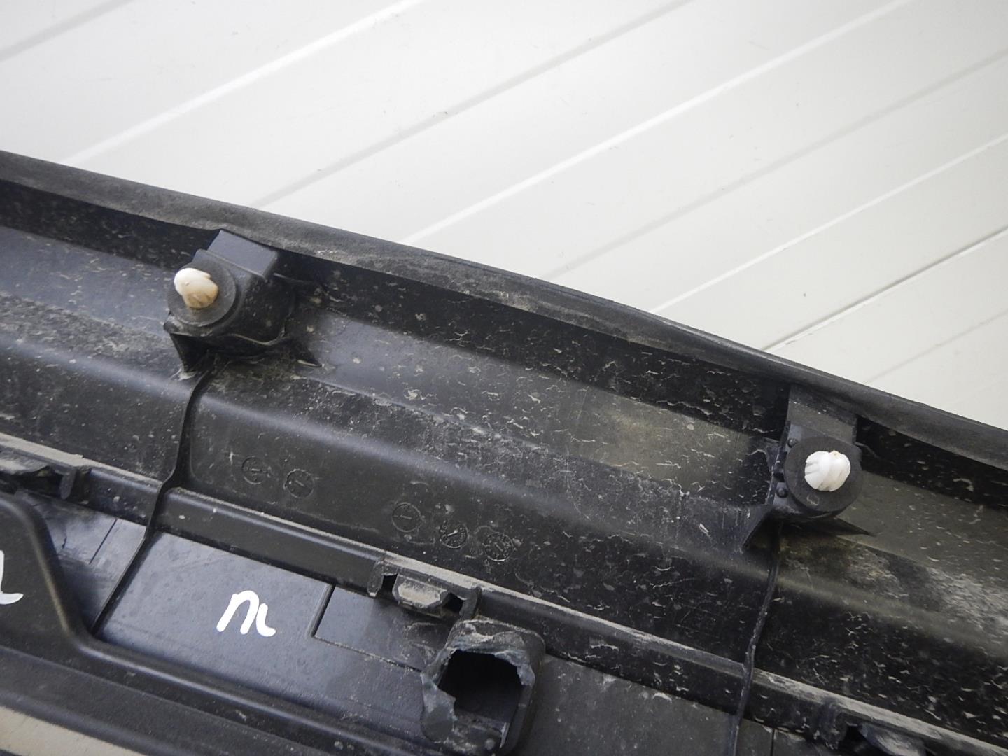 Молдинг передней левой двери