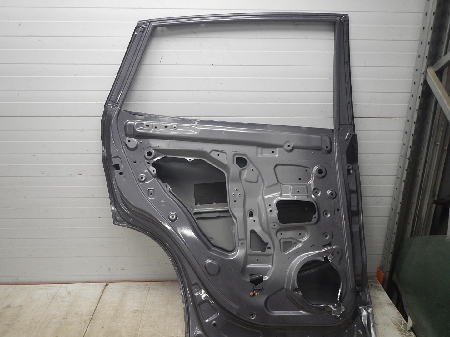 Дверь задняя левая