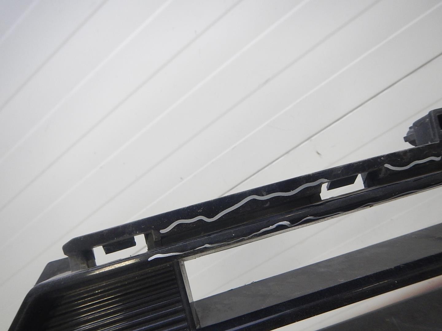 Решетка в бампер центральная