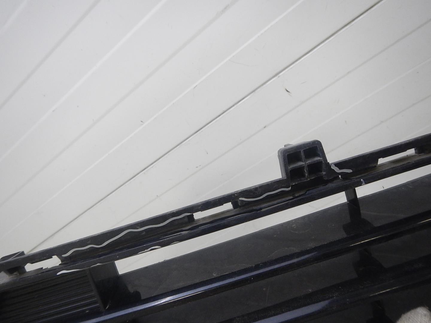 Решетка в бампер центральная