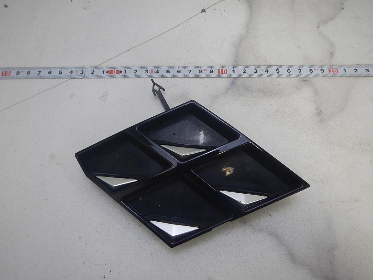 Заглушка буксировочного крюка