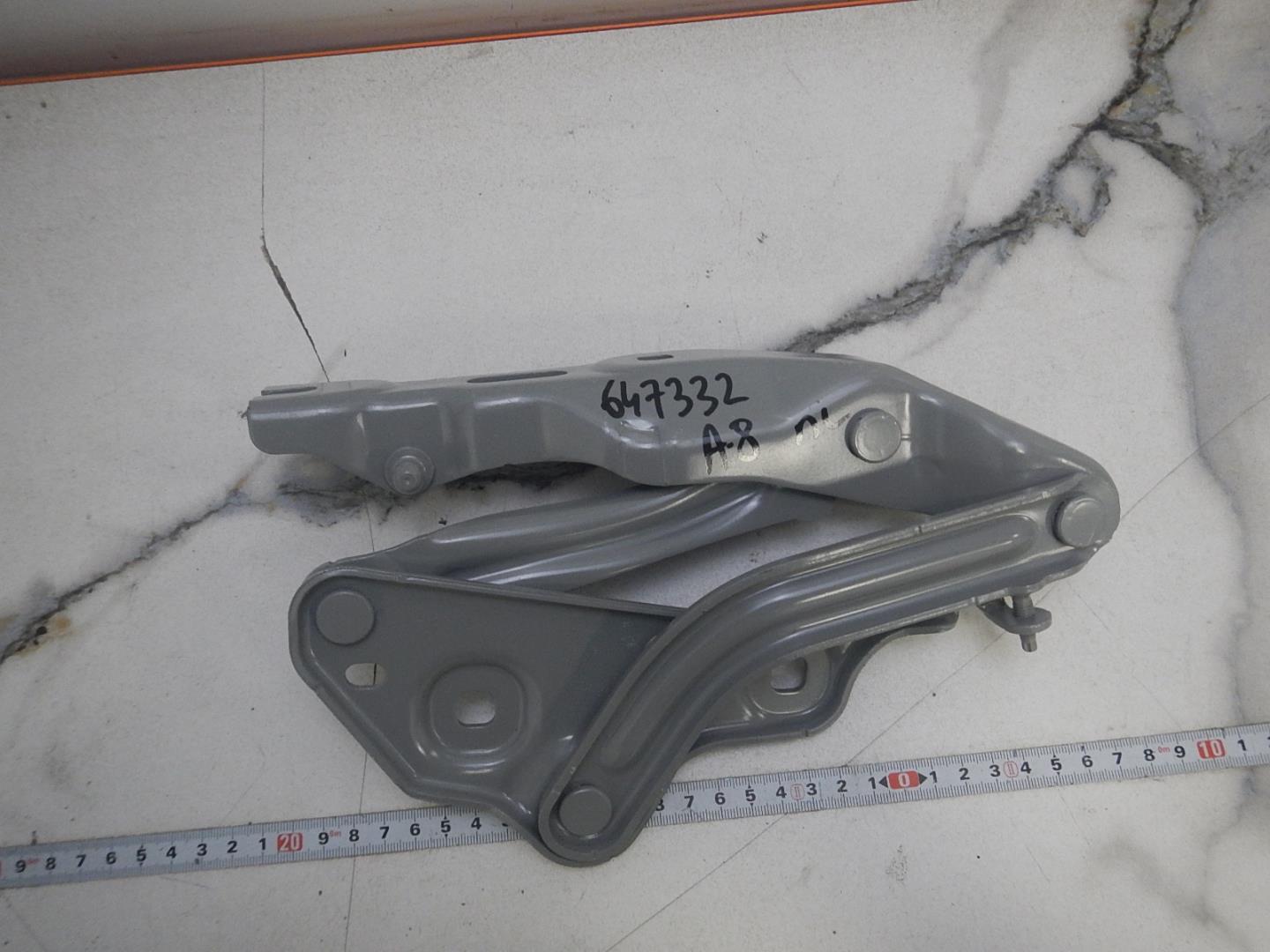 Петля капота левая