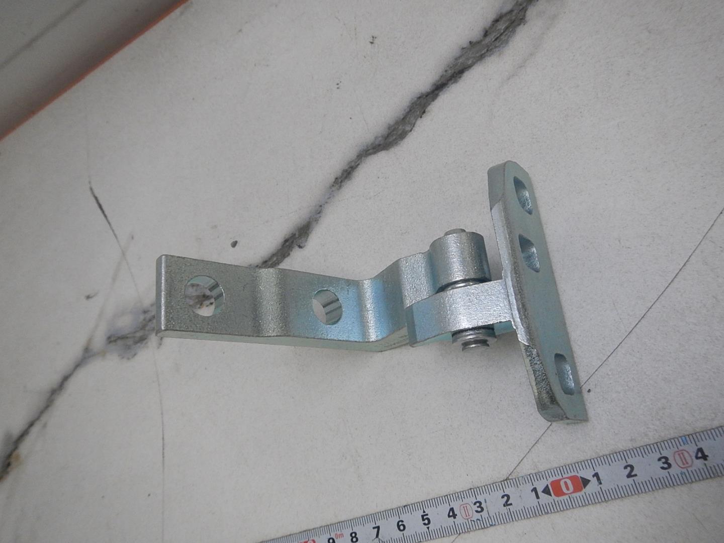 Петля двери передней правой нижняя