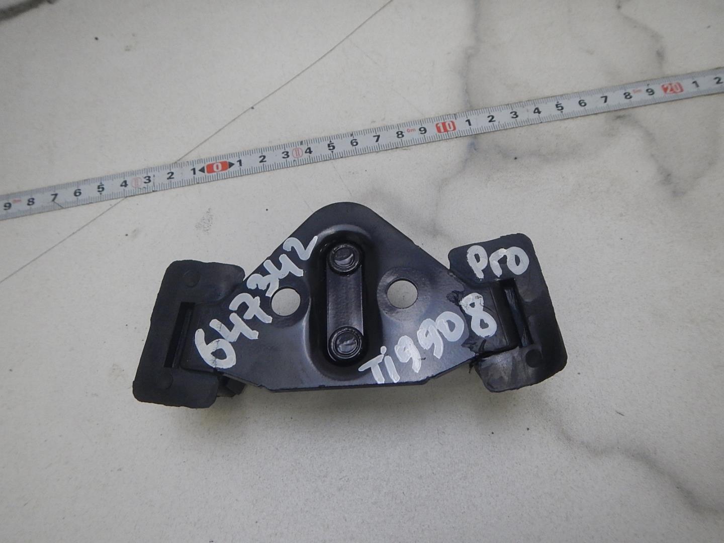 Ответная часть замка багажника