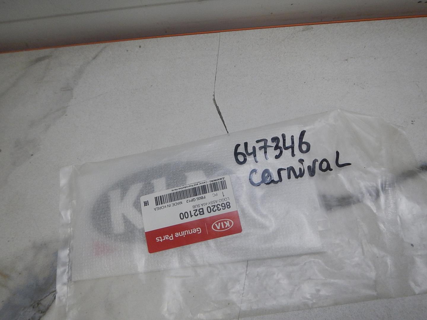 Эмблема на крышку багажника