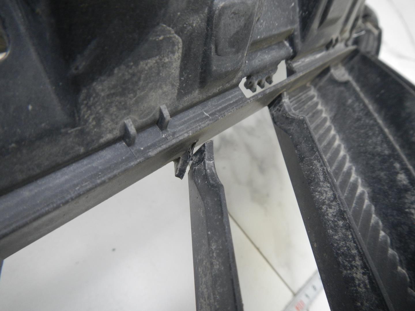 Решетка в бампер центральная