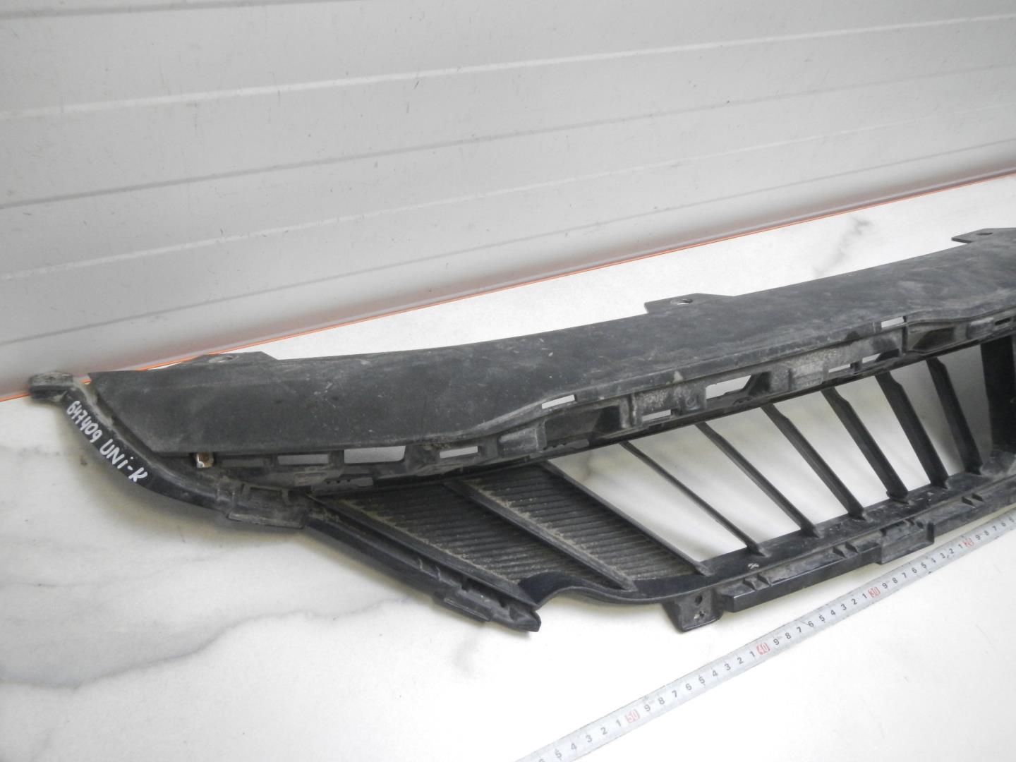 Решетка в бампер центральная