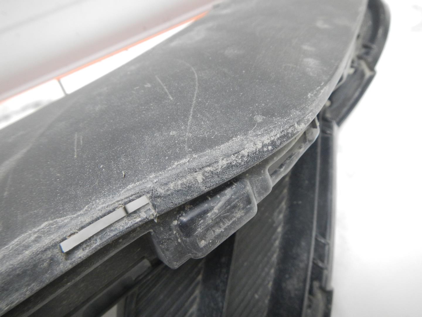 Решетка в бампер центральная