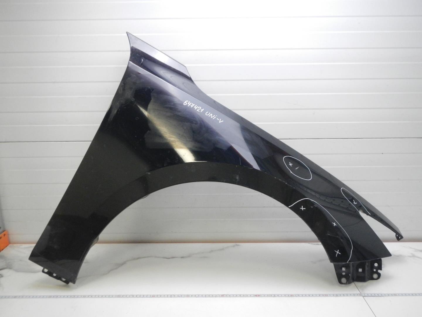 Крыло переднее правое