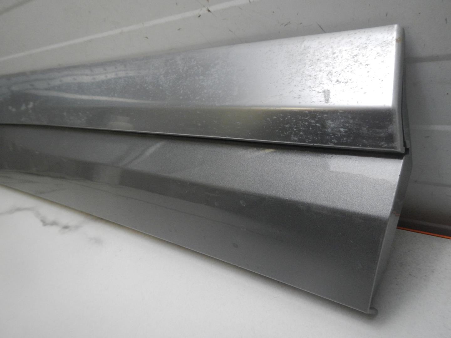 Молдинг задней правой двери