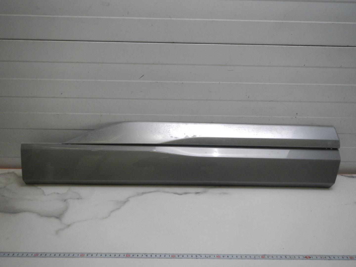 Молдинг задней правой двери