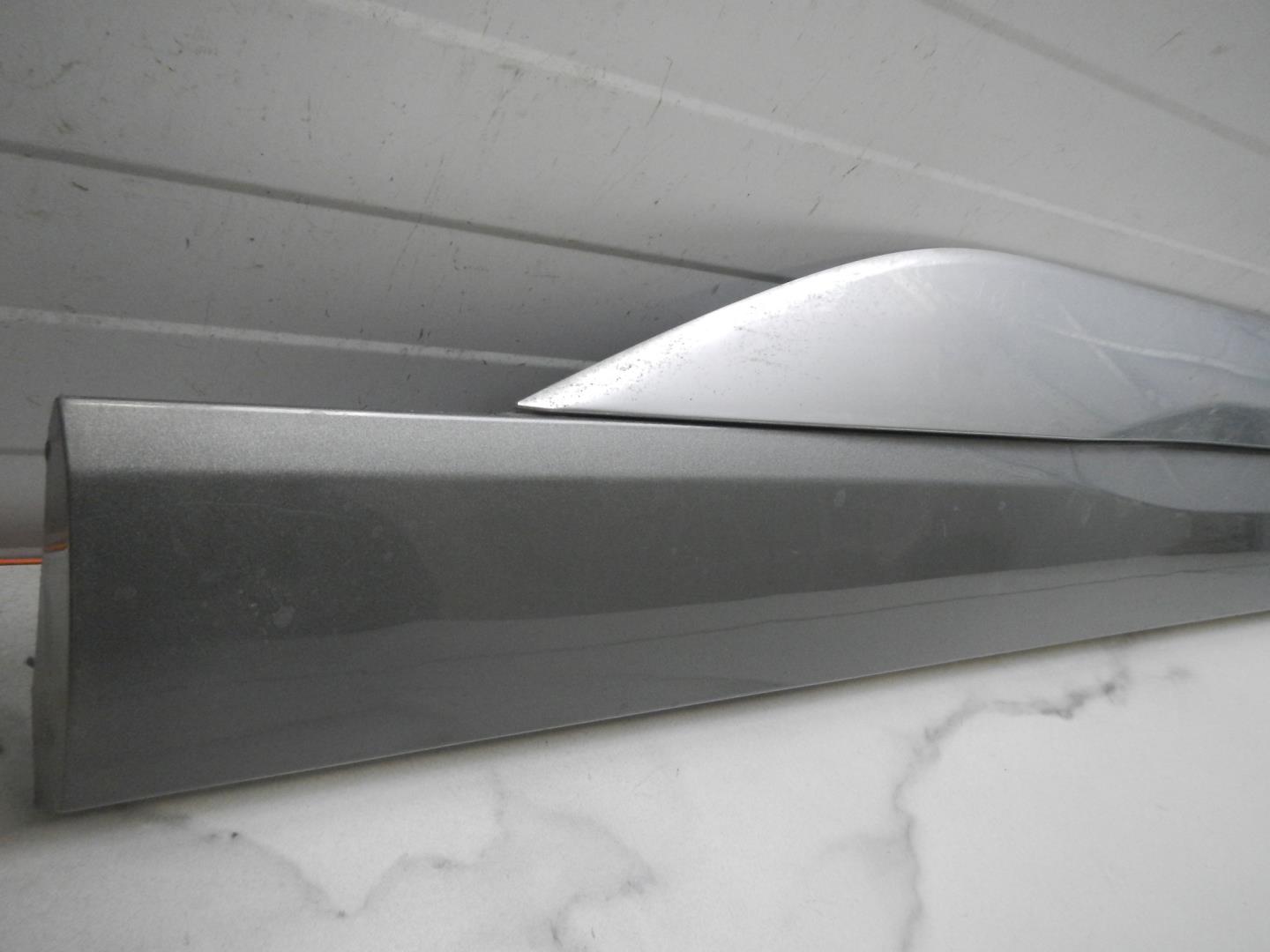 Молдинг задней правой двери