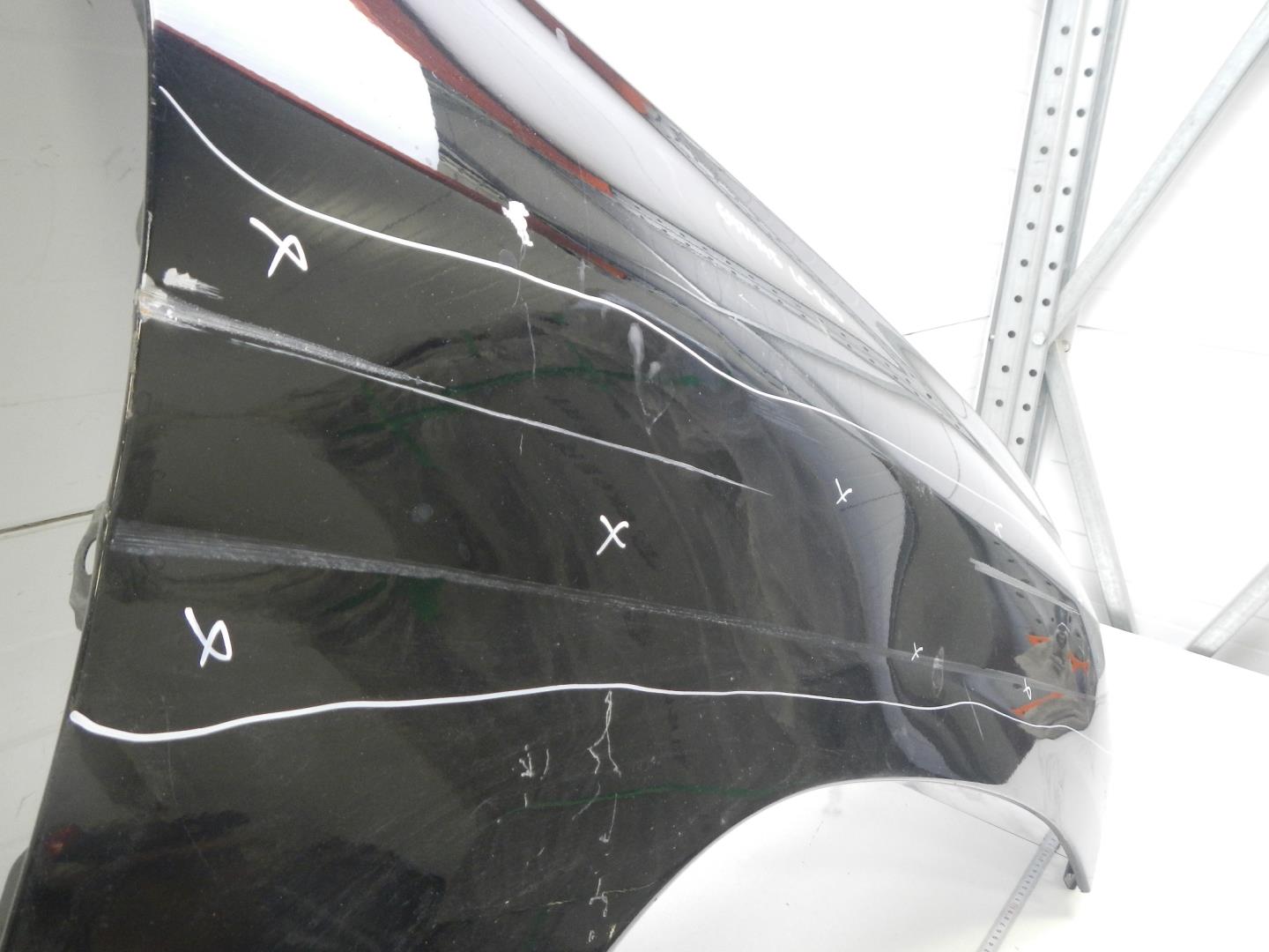 Крыло переднее правое