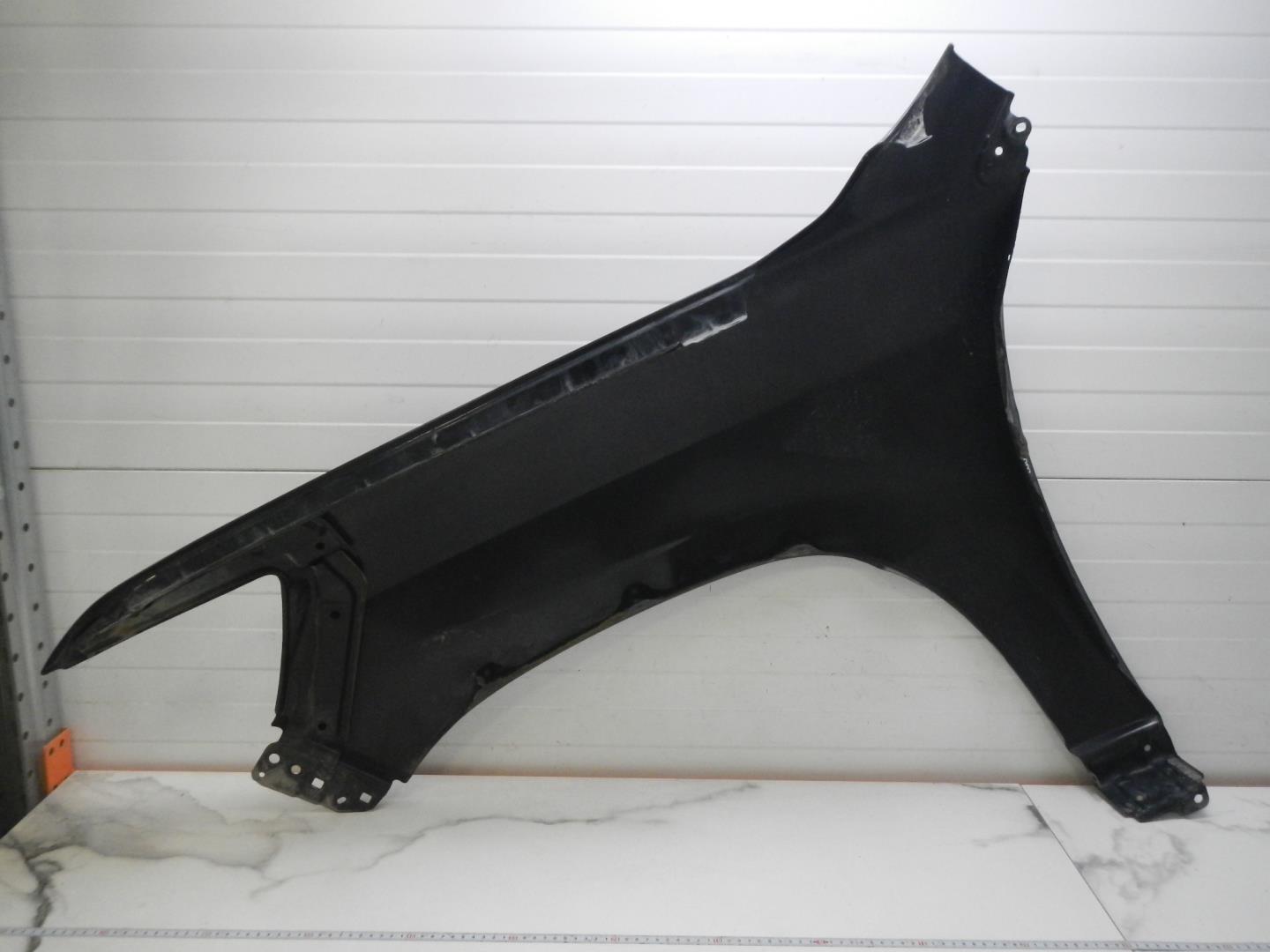 Крыло переднее правое