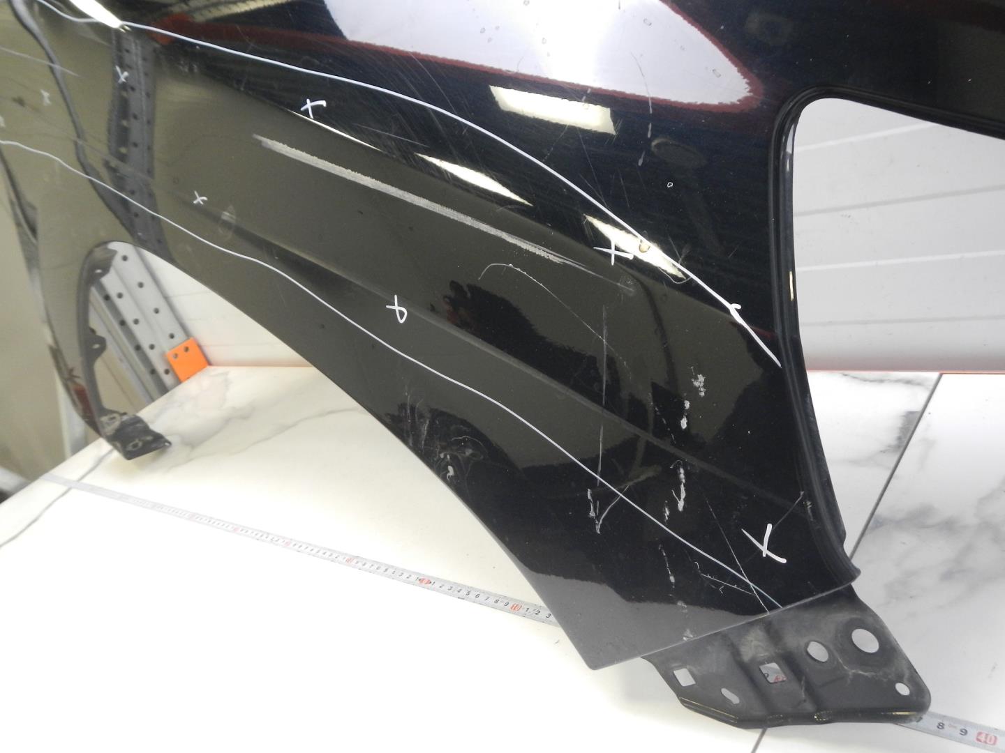 Крыло переднее правое