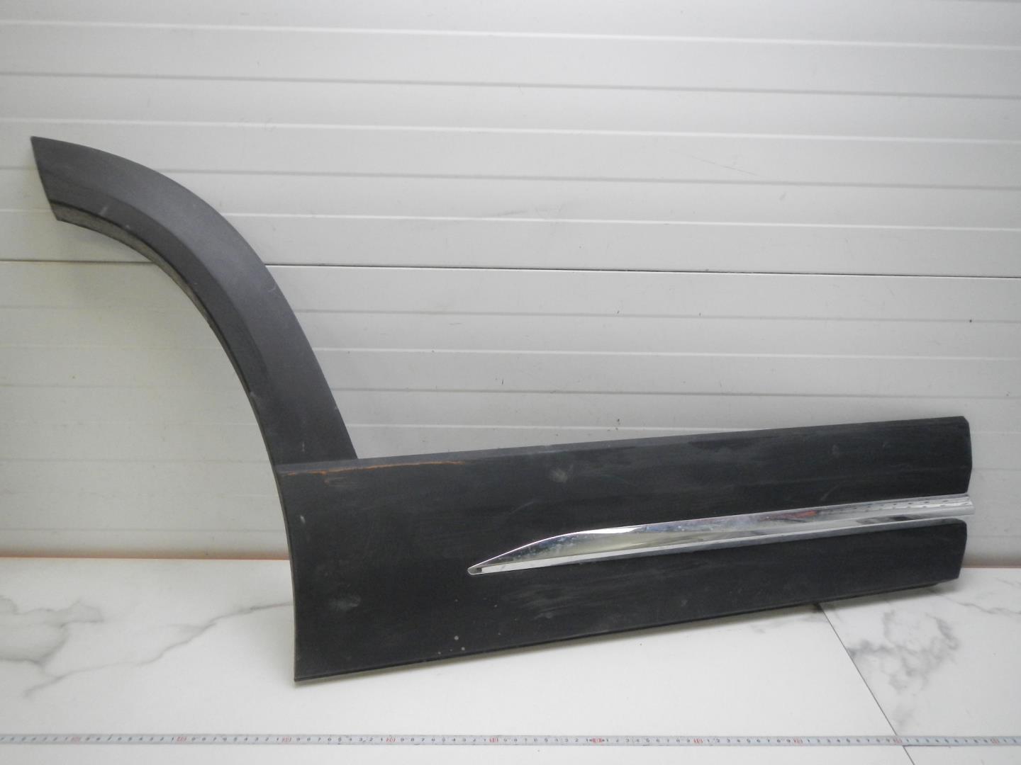 Молдинг задней правой двери