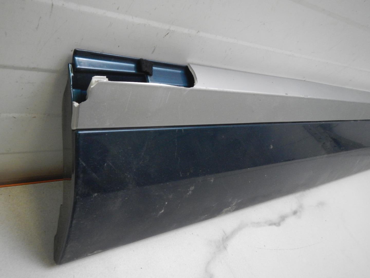 Молдинг передней правой двери