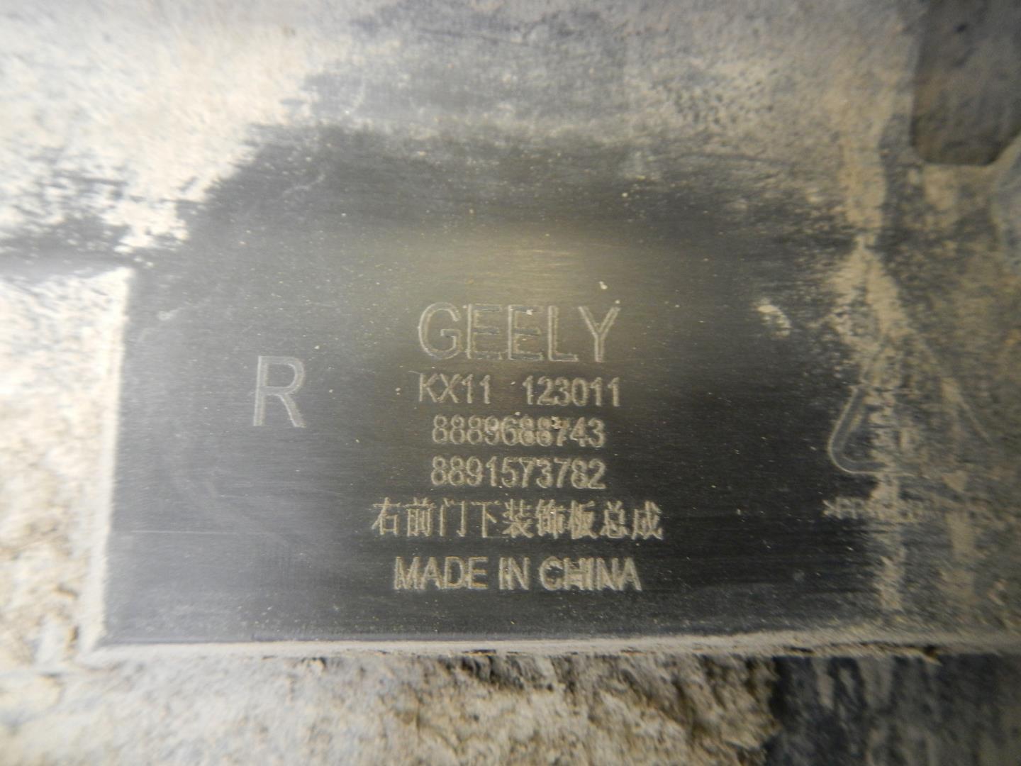 Молдинг передней правой двери