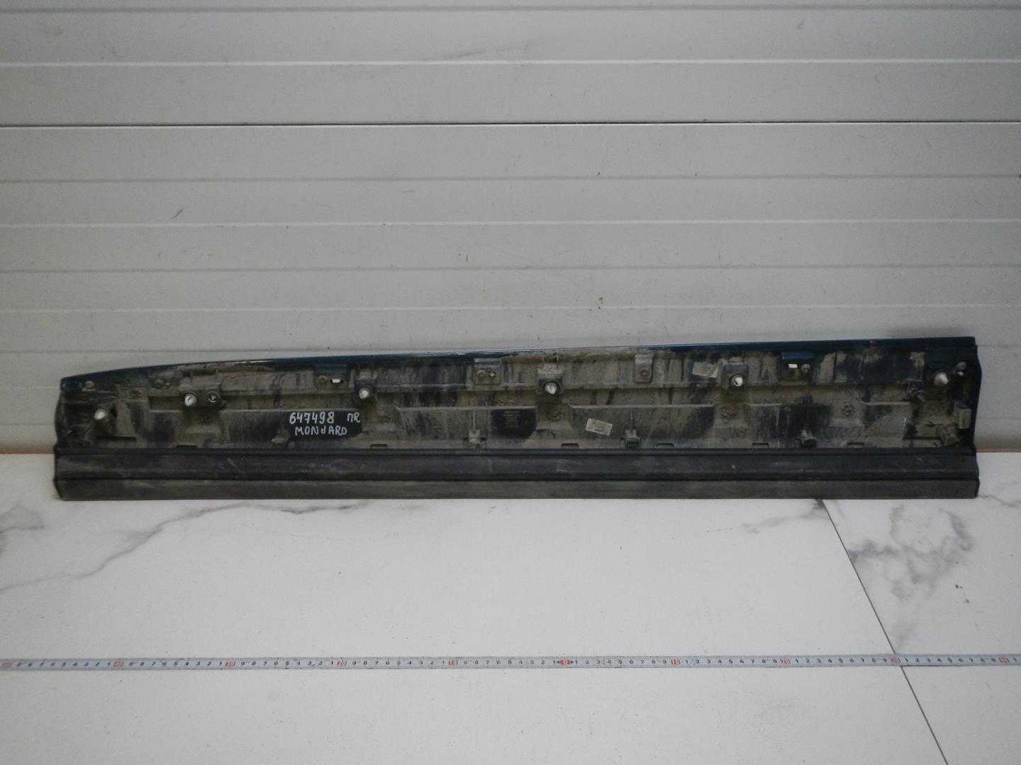 Молдинг передней правой двери