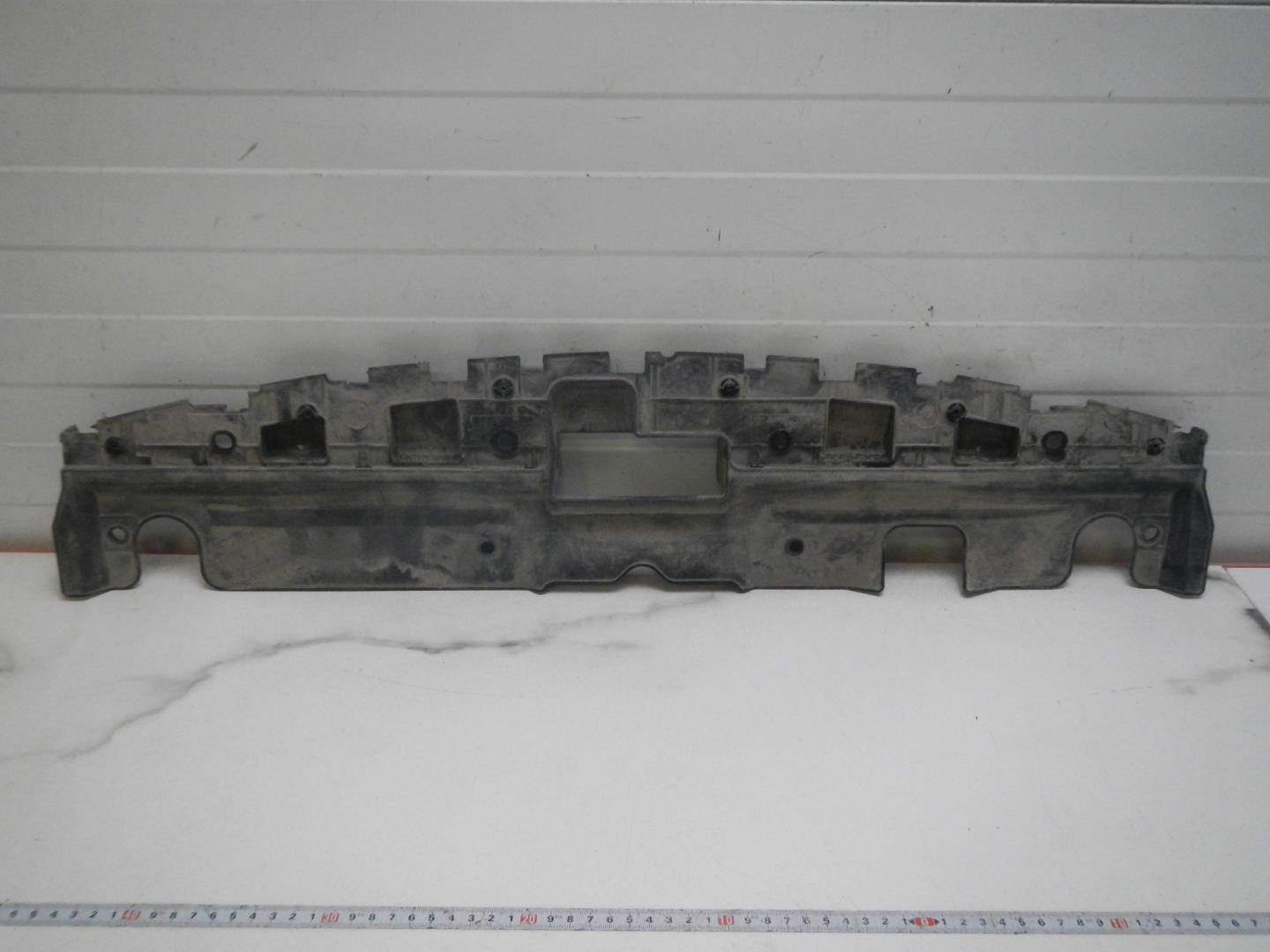 Кожух замка капота