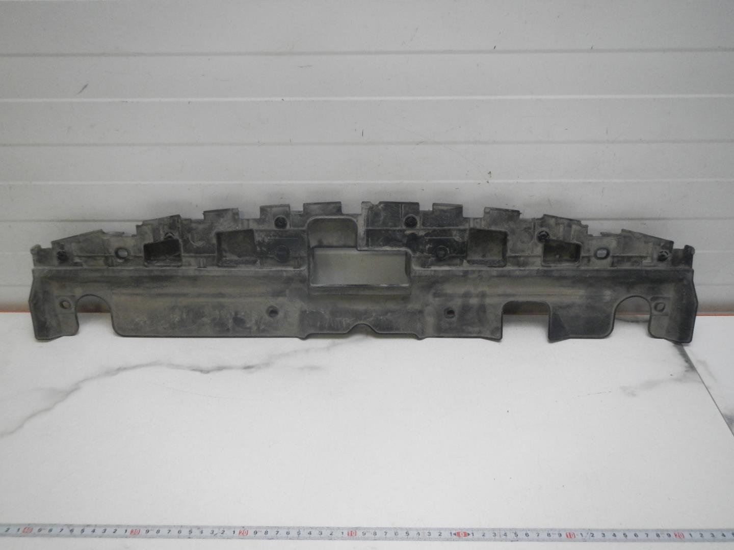 Кожух замка капота