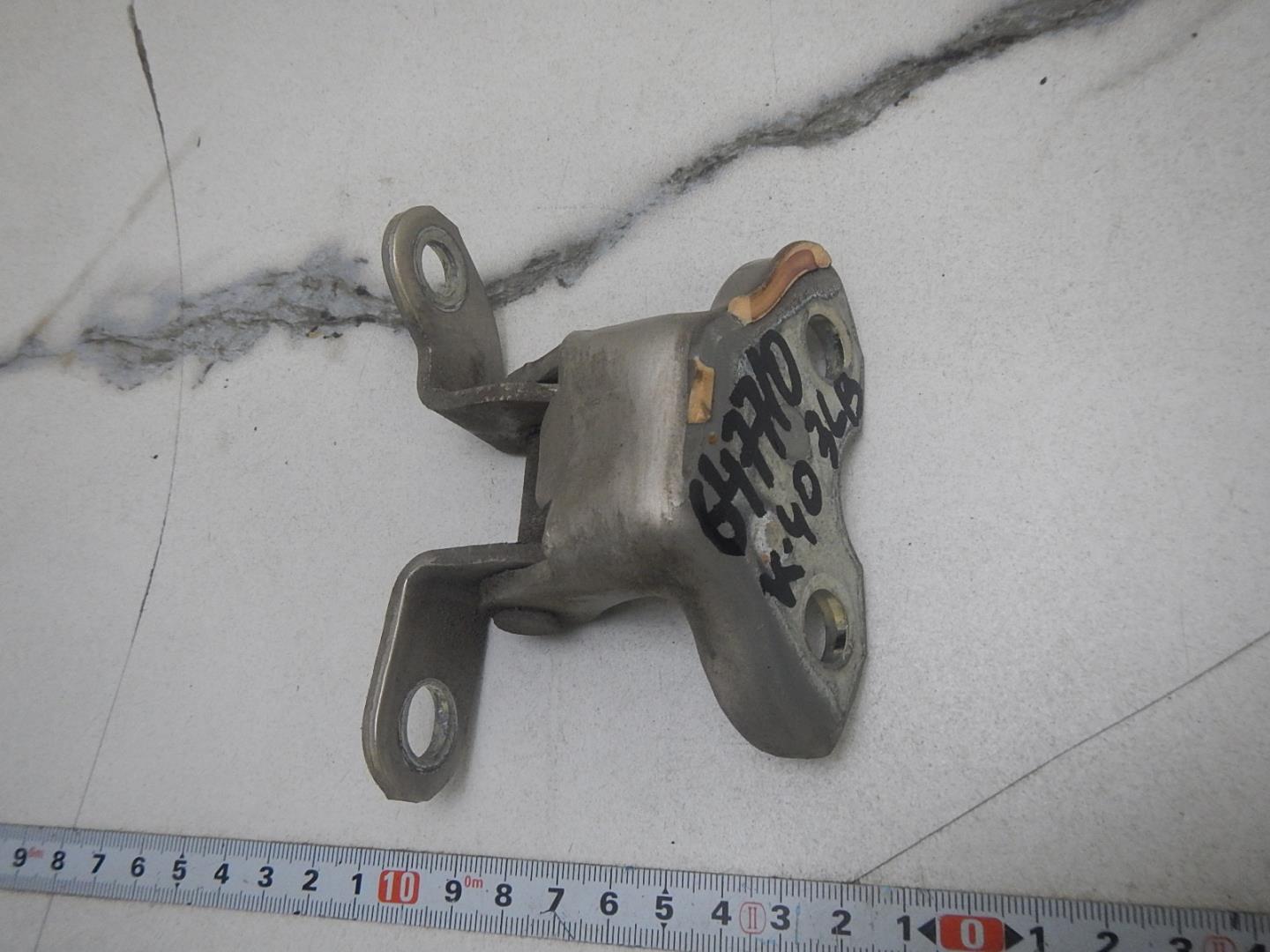 Петля двери задней левой верхняя