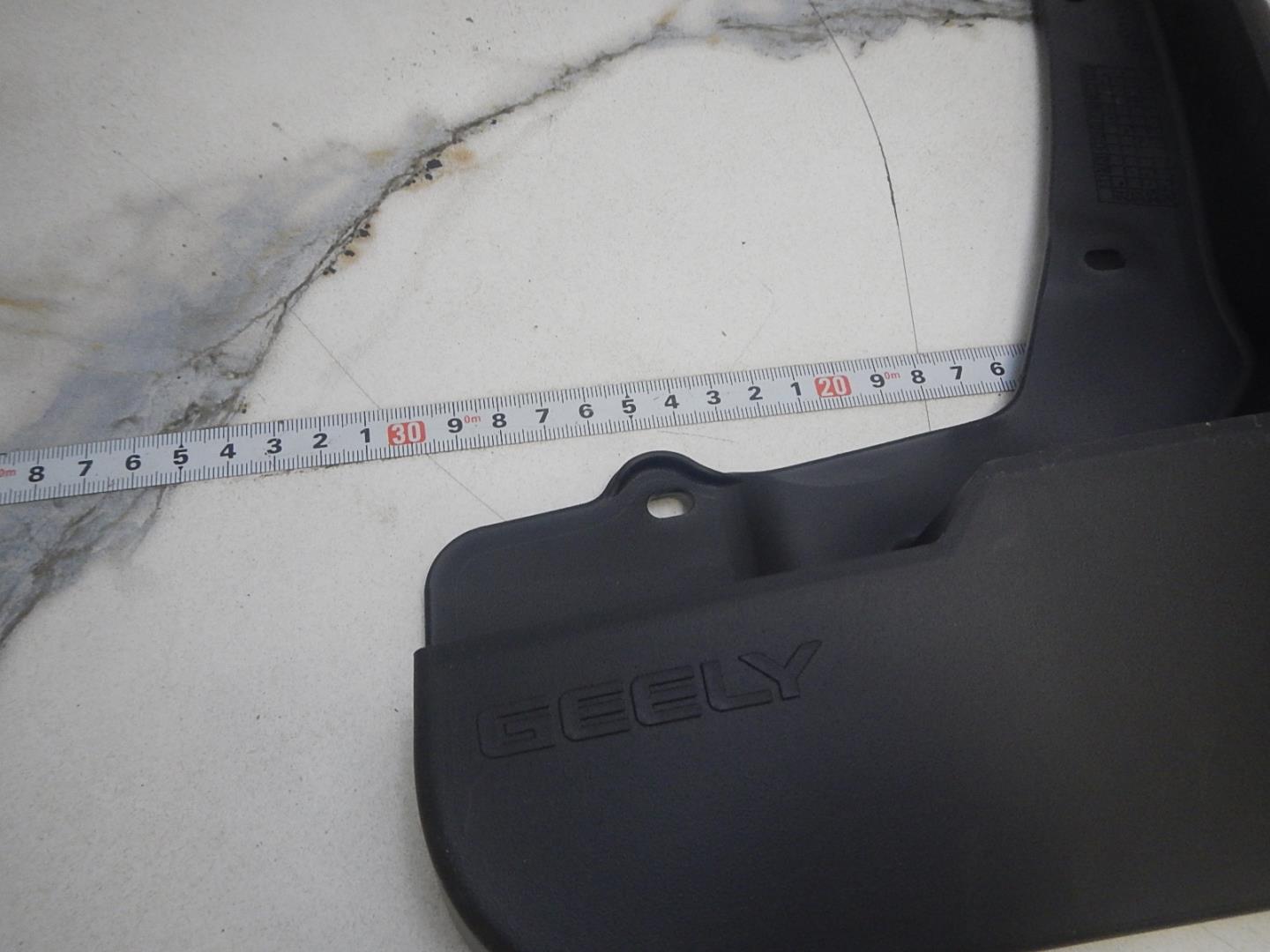 Брызговик передний правый