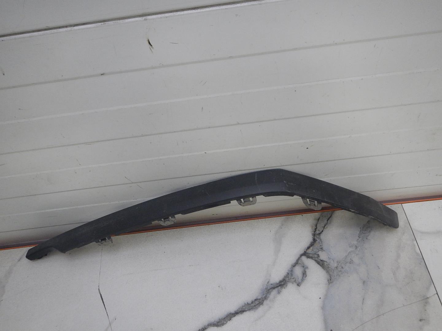 Молдинг заднего бампера