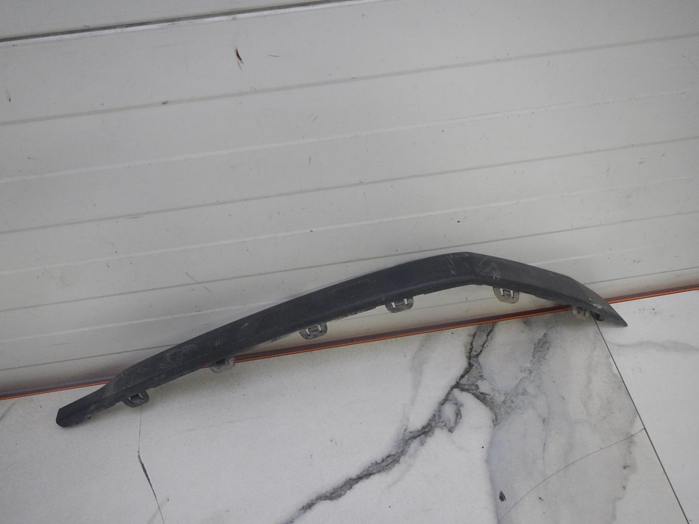 Молдинг заднего бампера