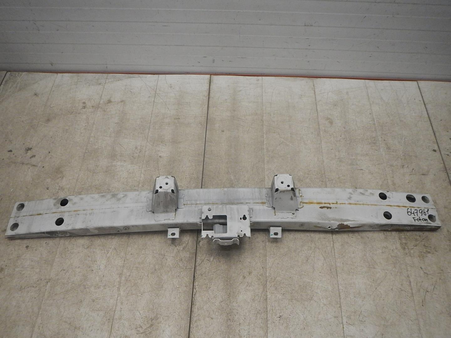 Усилитель переднего бампера