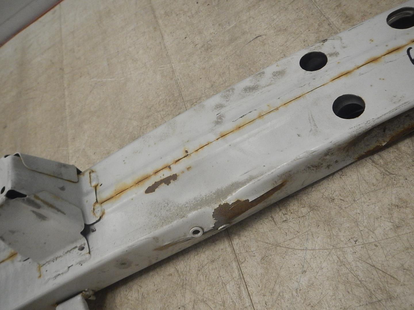 Усилитель переднего бампера