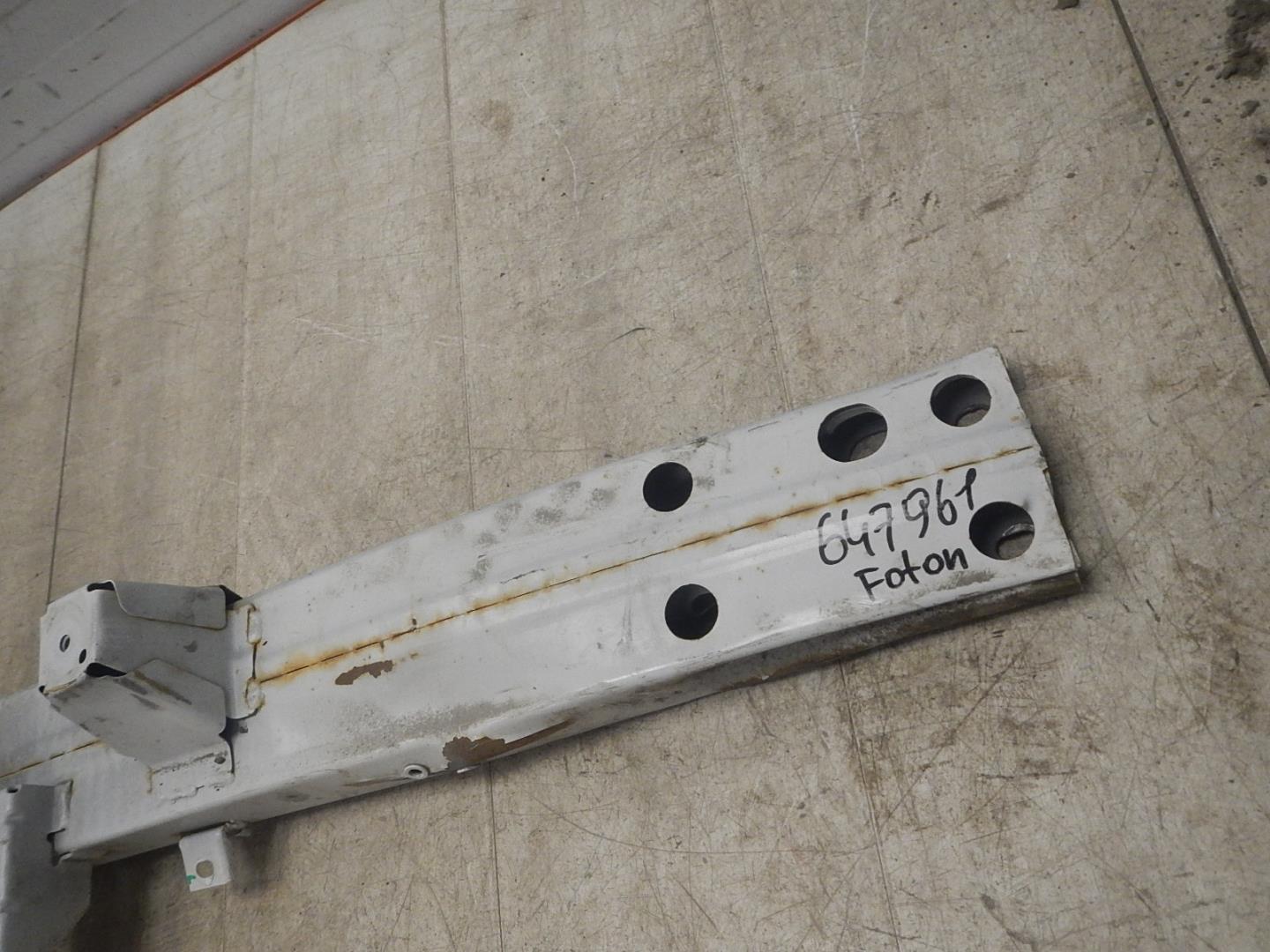 Усилитель переднего бампера