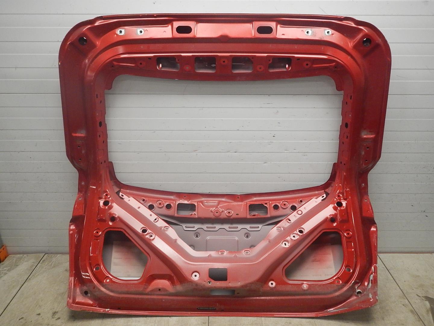 Дверь багажника