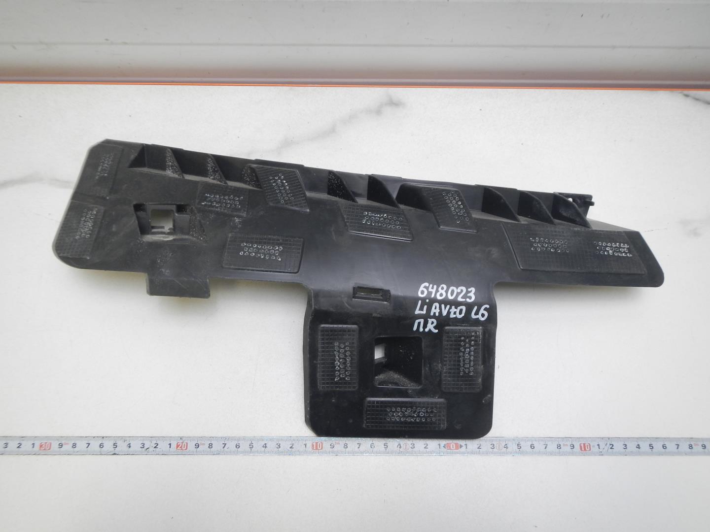 Кронштейн переднего бампера правый