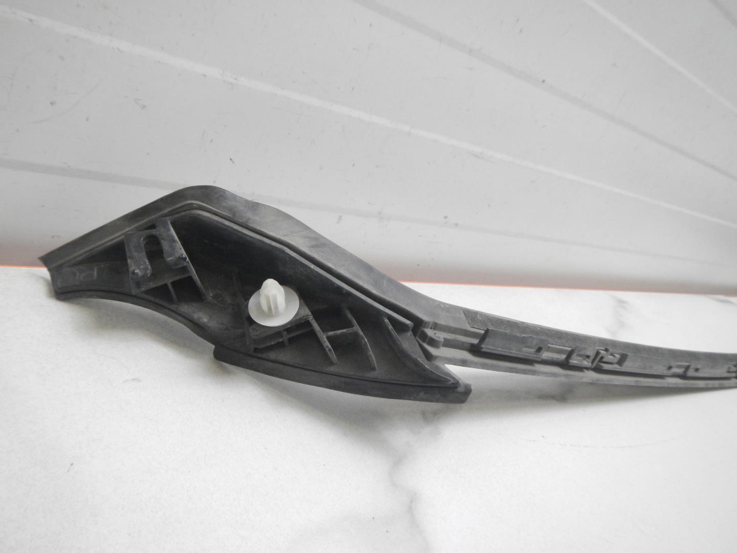 Молдинг лобового стекла