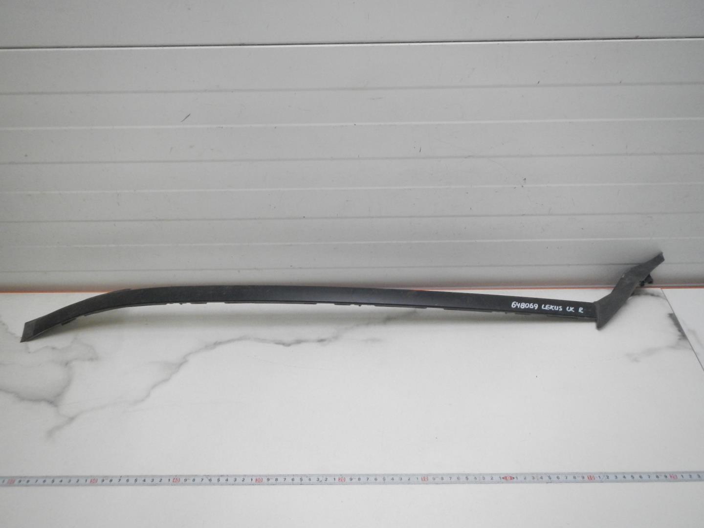 Молдинг лобового стекла