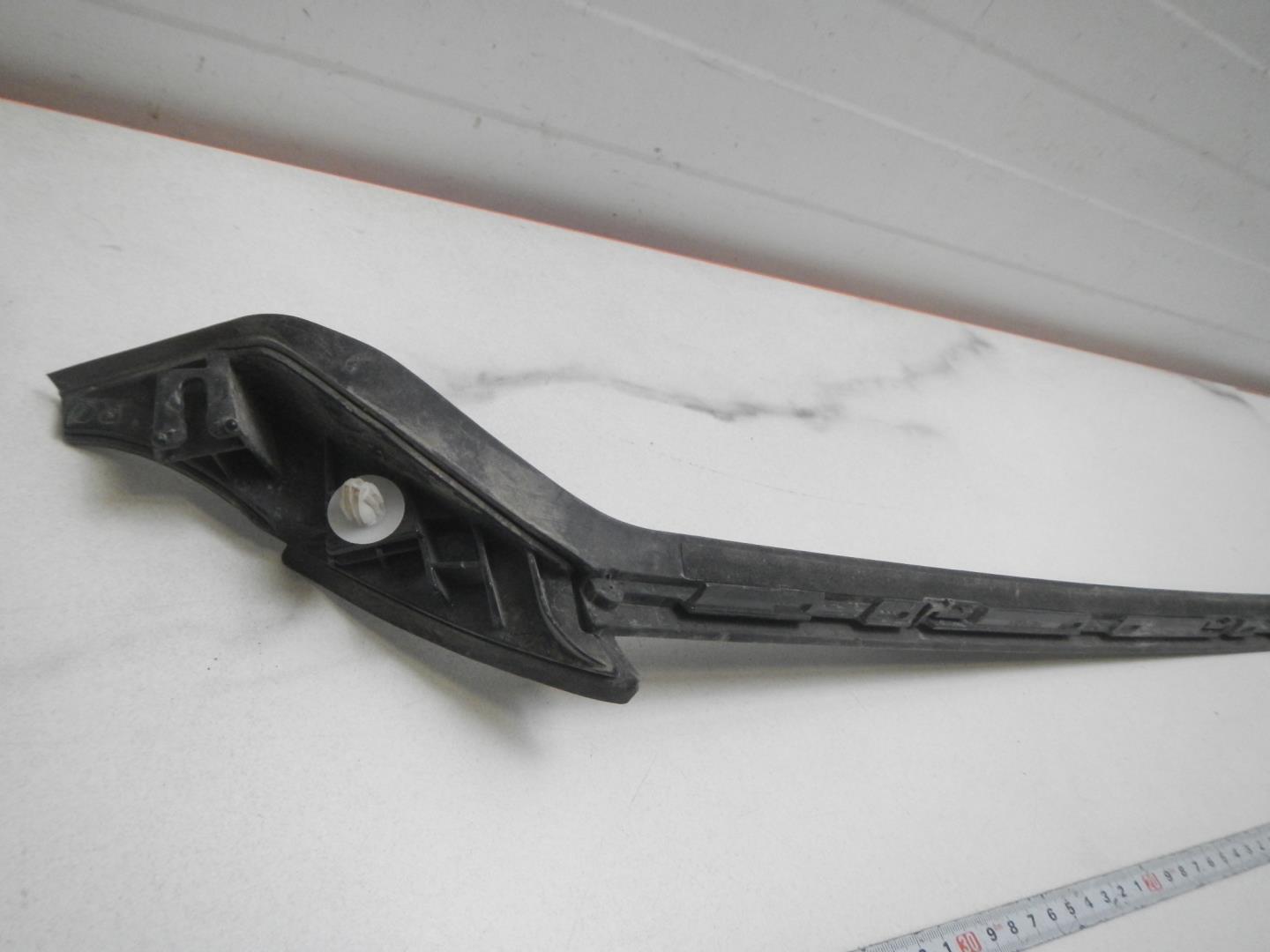 Молдинг лобового стекла