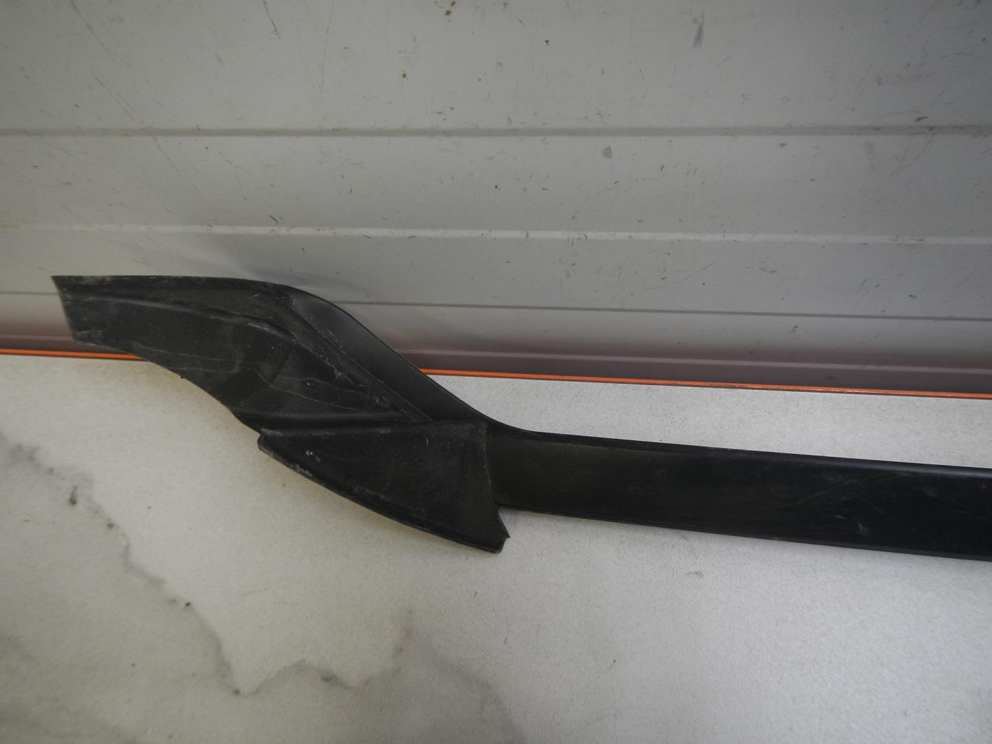 Молдинг лобового стекла